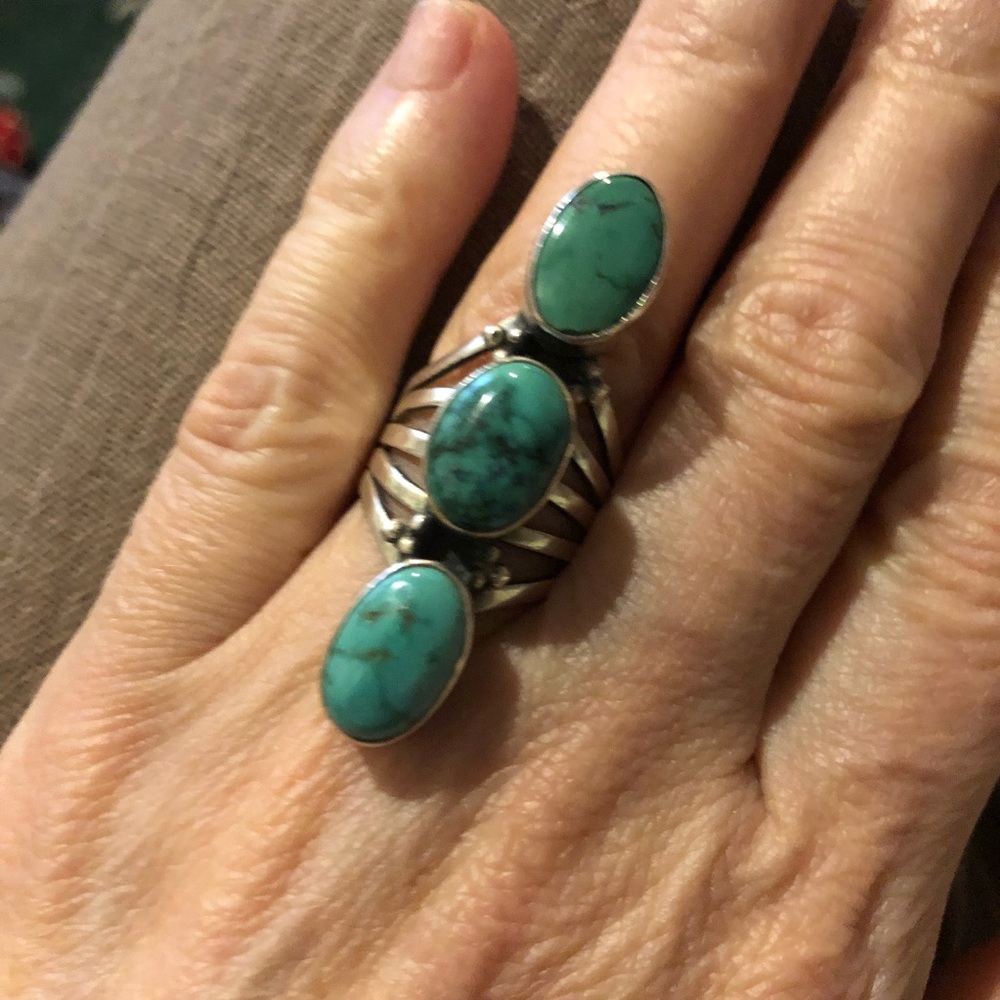 Gorgeous vintage 3 stone sterling turquoise ring